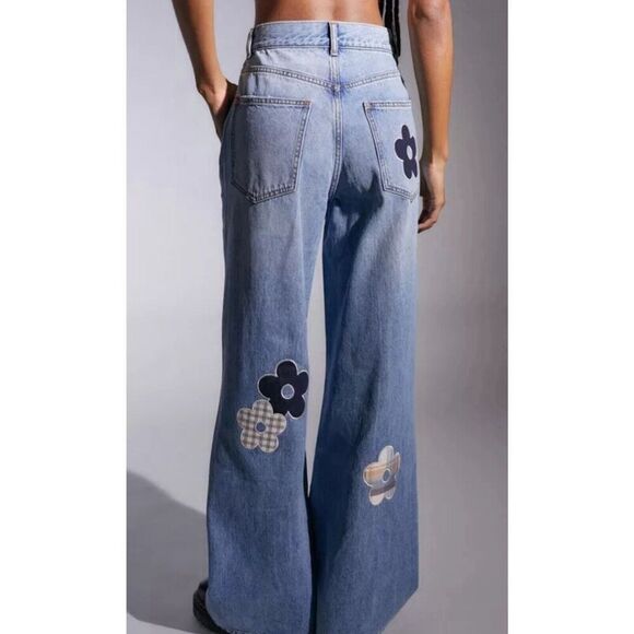 BDG UO Skater Baggy Jean Daisy Patch Wide Leg Mid Rise- Light Blue Size 32 - Picture 2 of 13